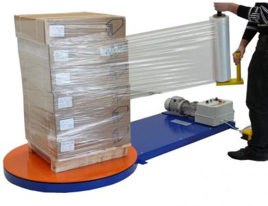 VÌ SAO NÊN DÙNG MÀNG PE ĐỂ QUẤN HÀNG HÓA VÀ PALLET?